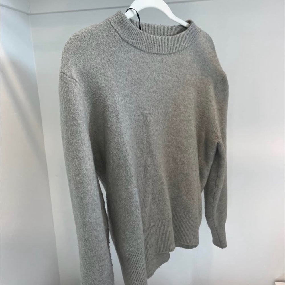 H&M Men's Light Gray Crewneck Sweater